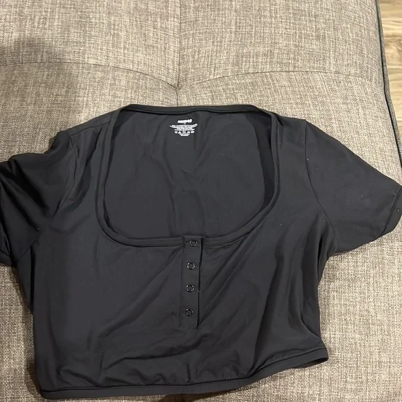 Skims Fits Everybody Henley Crop Top - Picture 3 of 7